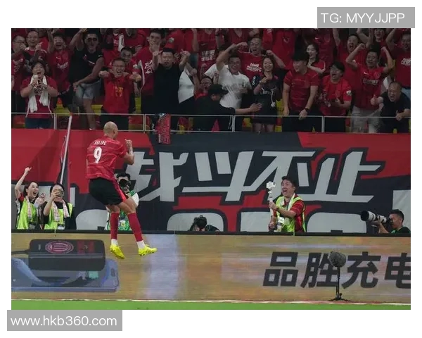 成都足球队的默契配合与战术分析探讨 成都足球队的默契配合与战术分析探讨