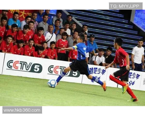 智力大学与科布雷罗的激烈对决揭示足球战术与团队协作的魅力